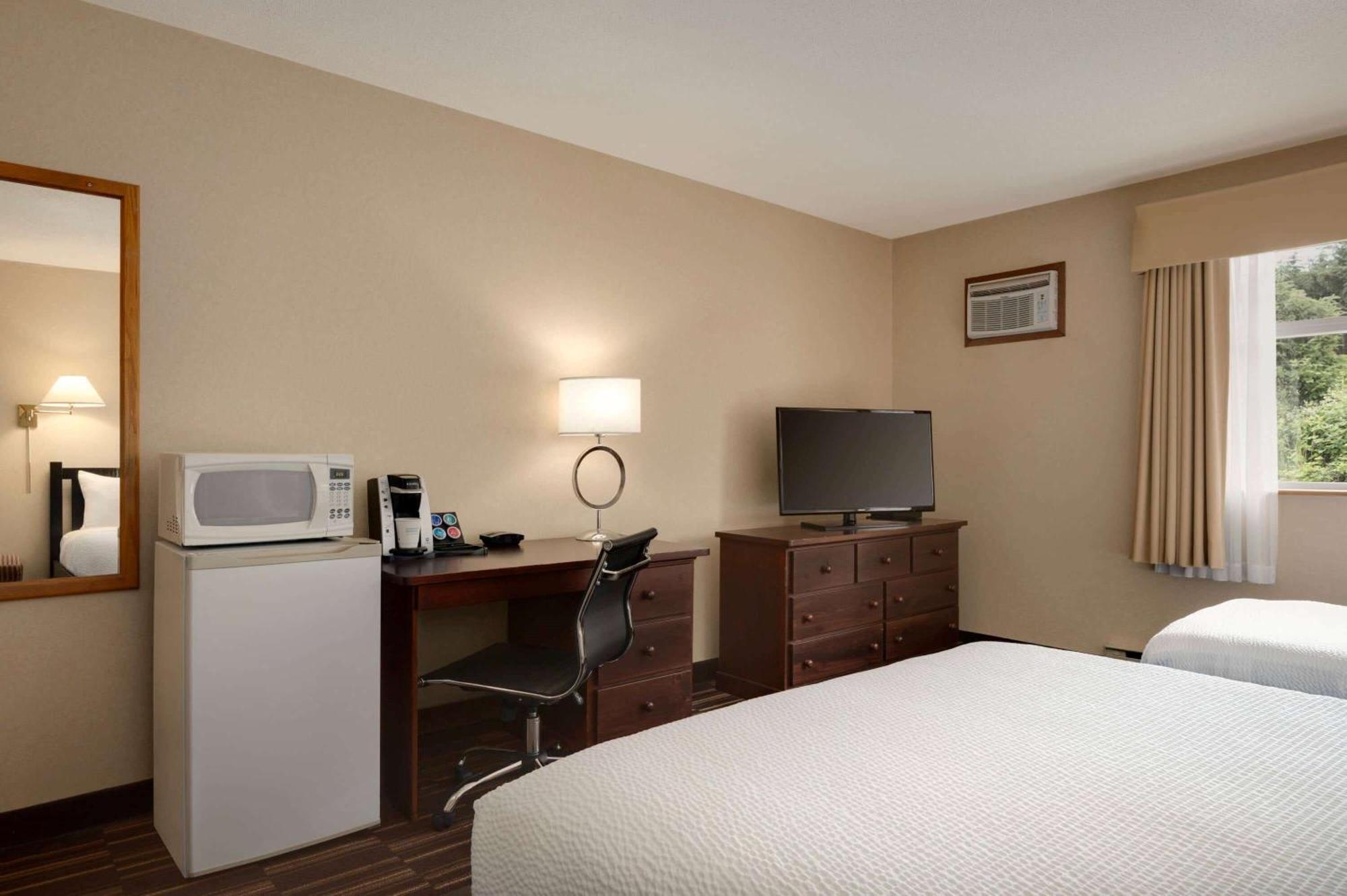 Queen Room - Mobility Access/Non-Smoking
