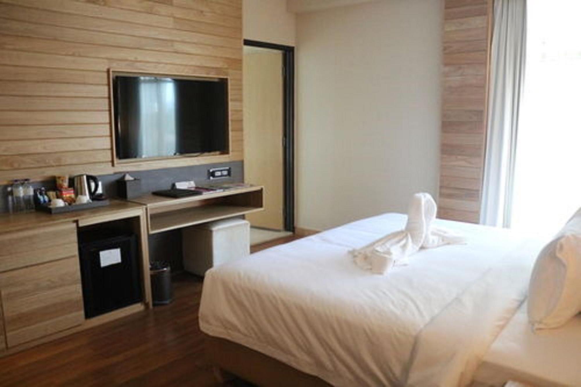 Executive King Room with Bathtub