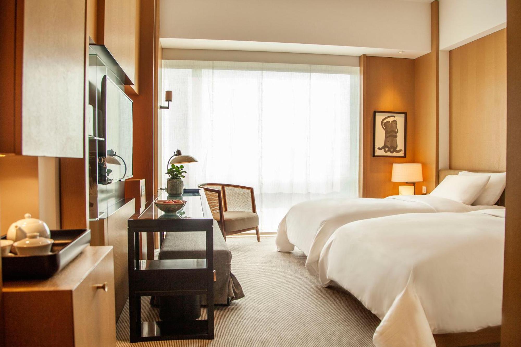 2 Twin Beds City View