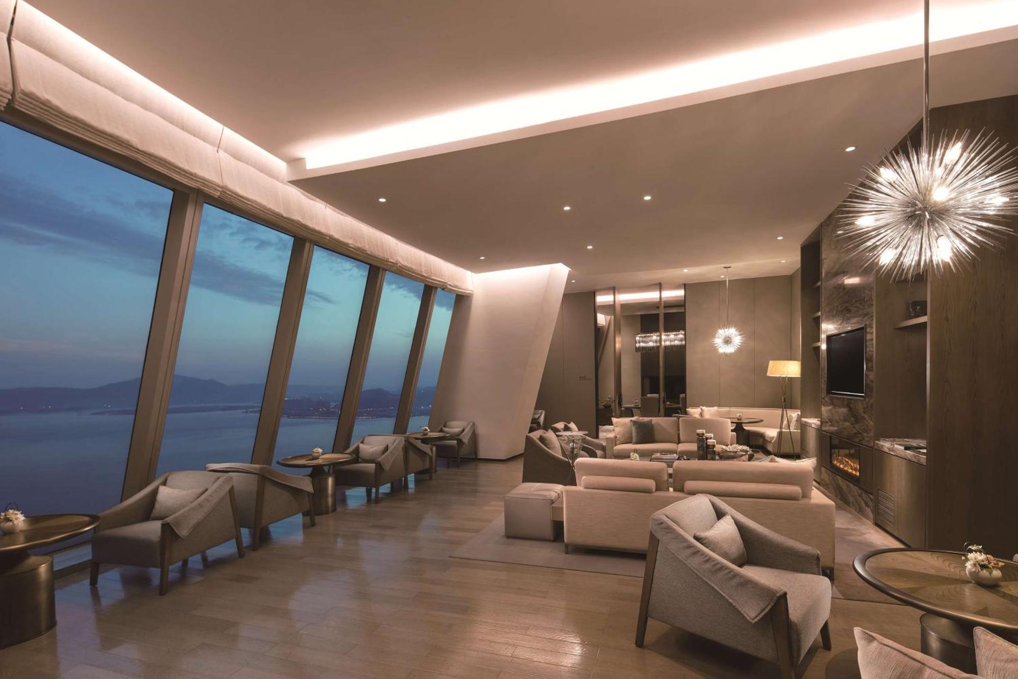 Executive Queen Room with Two Queen Beds - Lounge Access - Sea View
