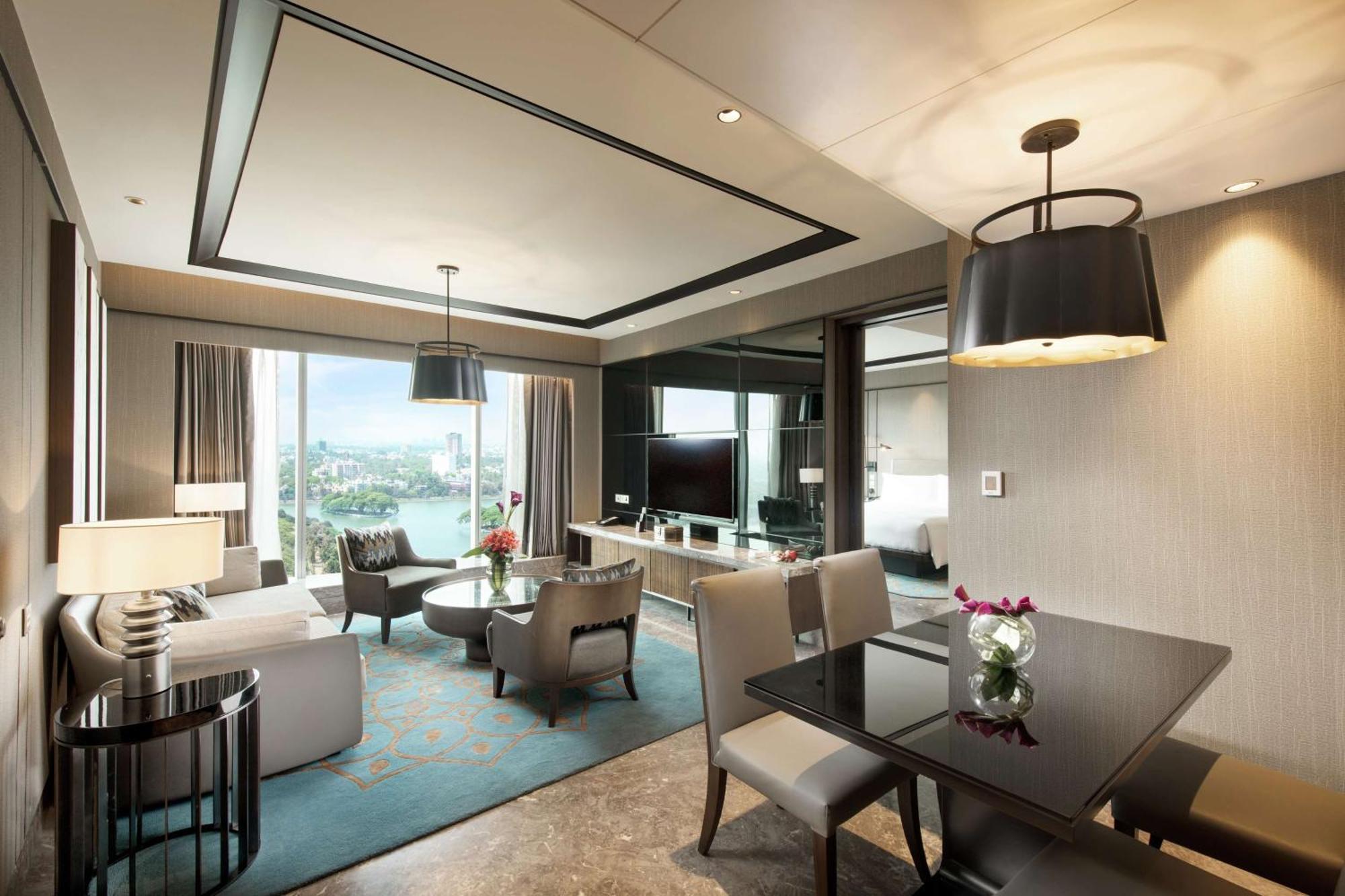 One-Bedroom Deluxe Suite - Lounge Access