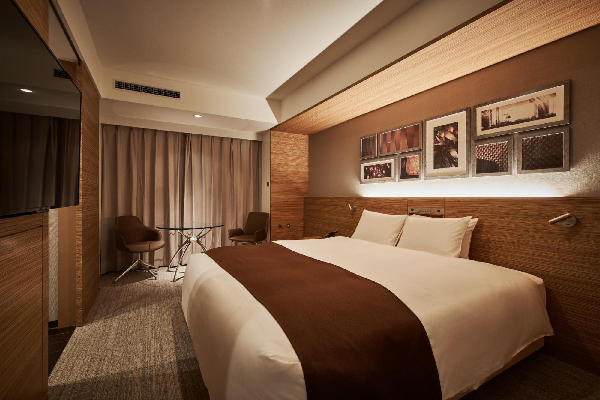 CROSS FLOOR - Superior Double Room with Lounge Access