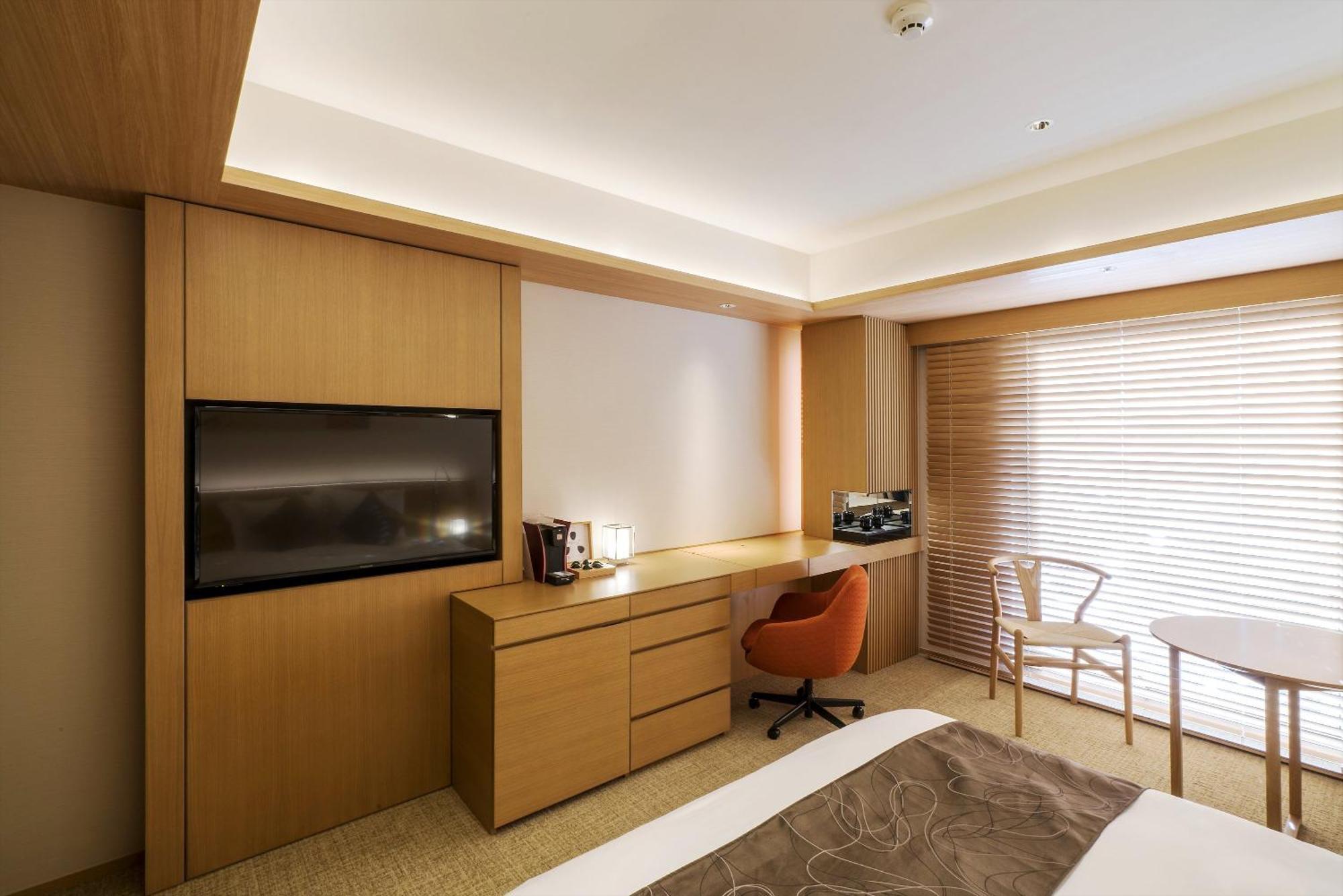 King Room with View - Non-Smoking