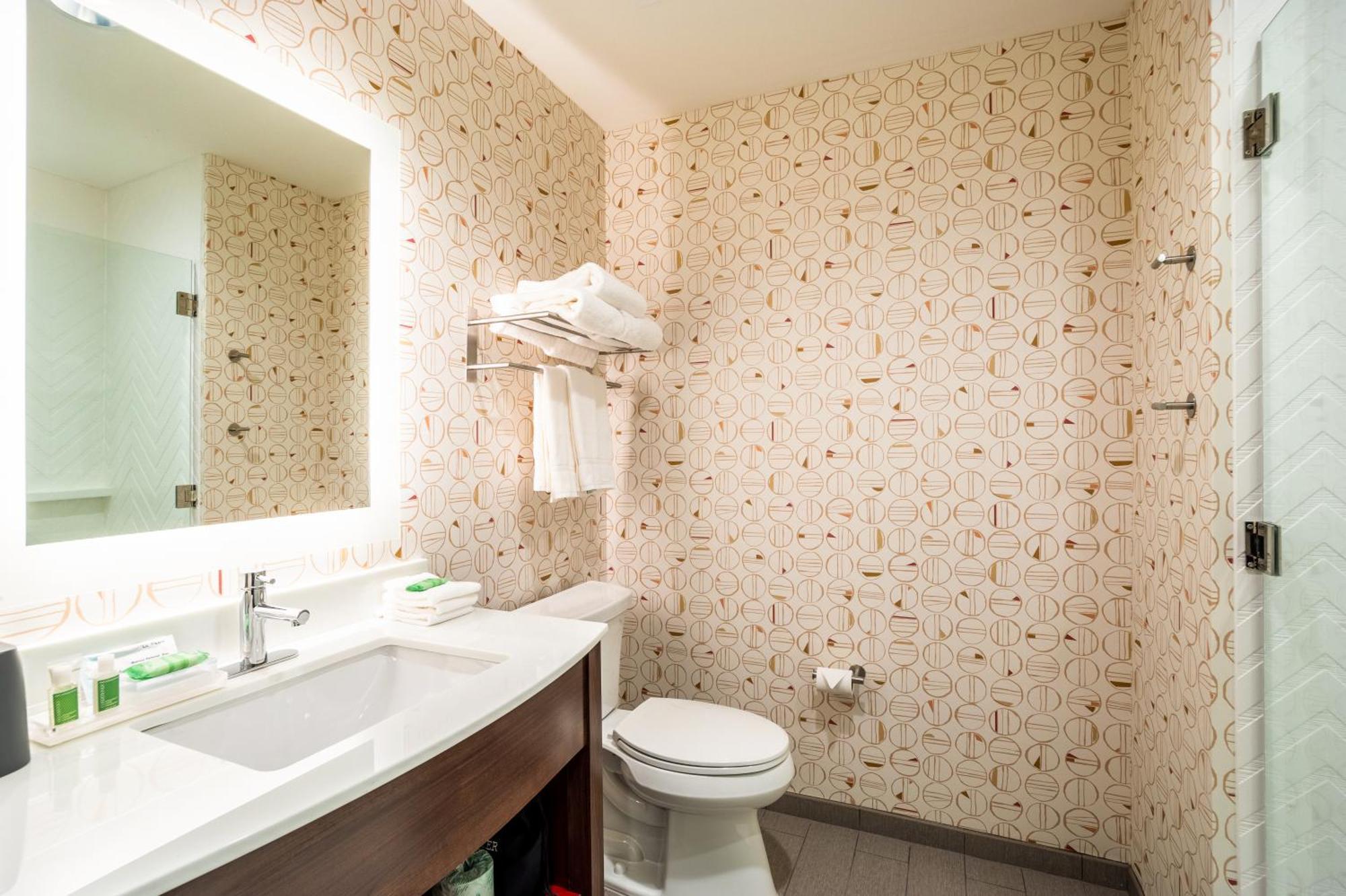 Premium King Room with City View
