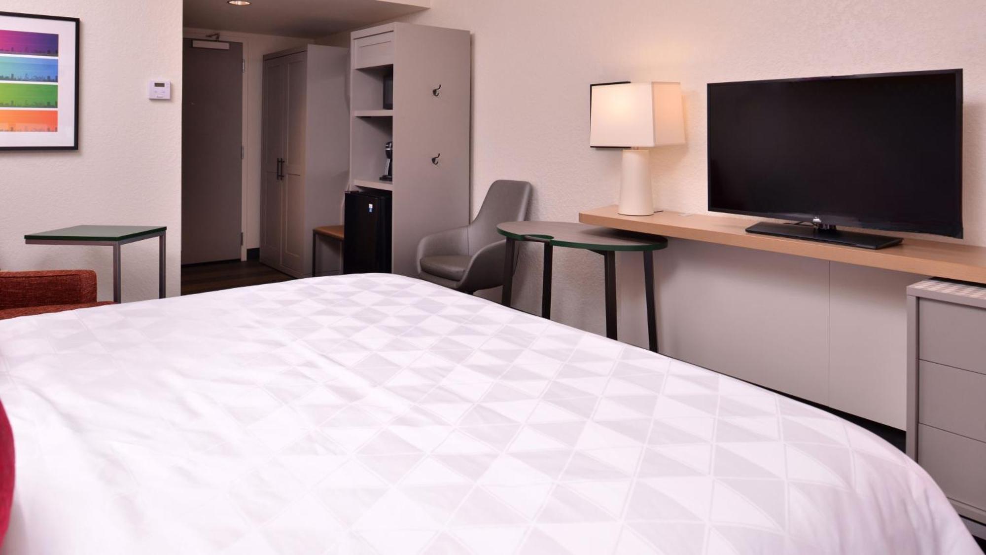 King Room - Mobility Access/Hearing Accessible