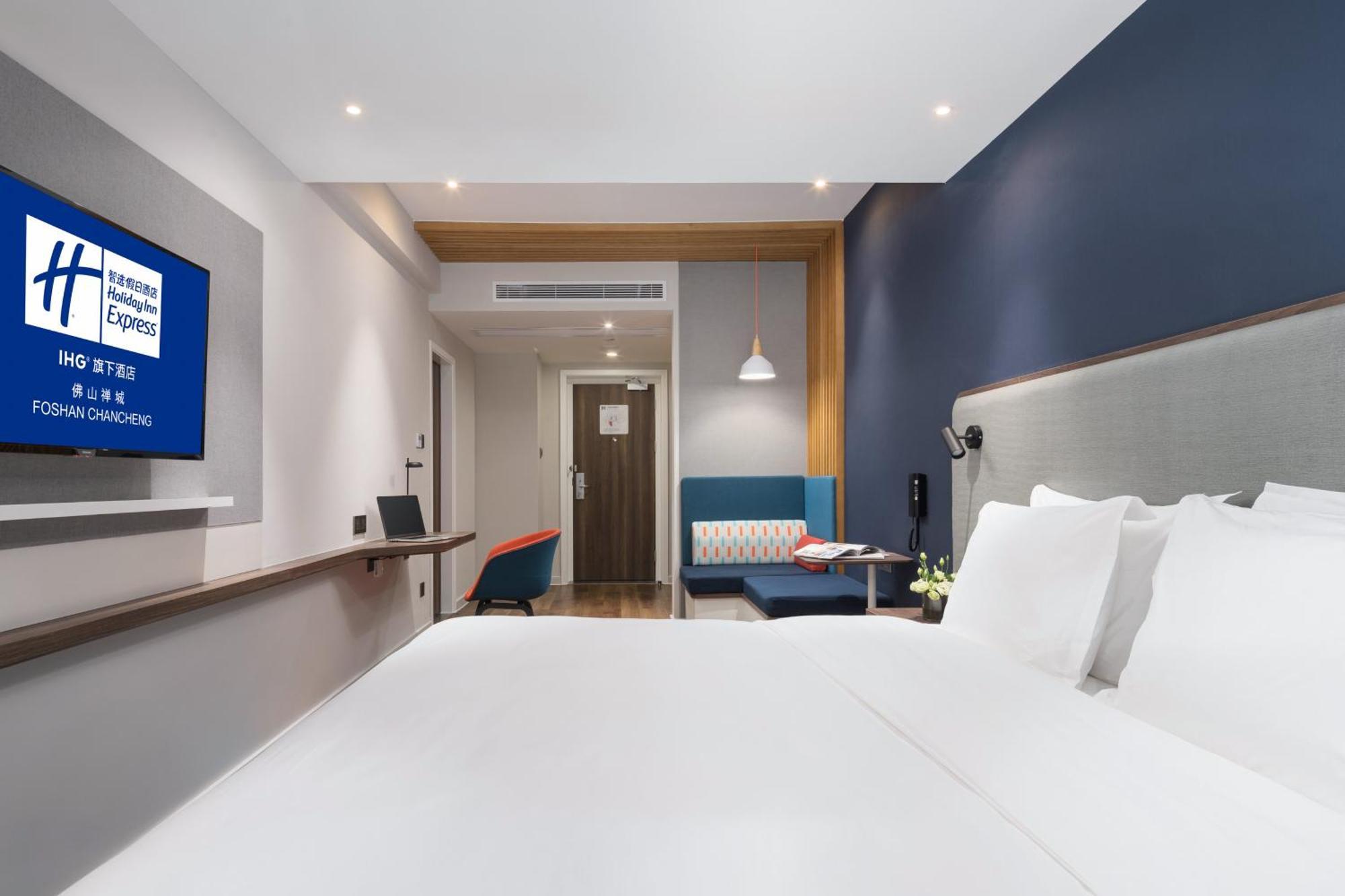 Standard King Room with City View