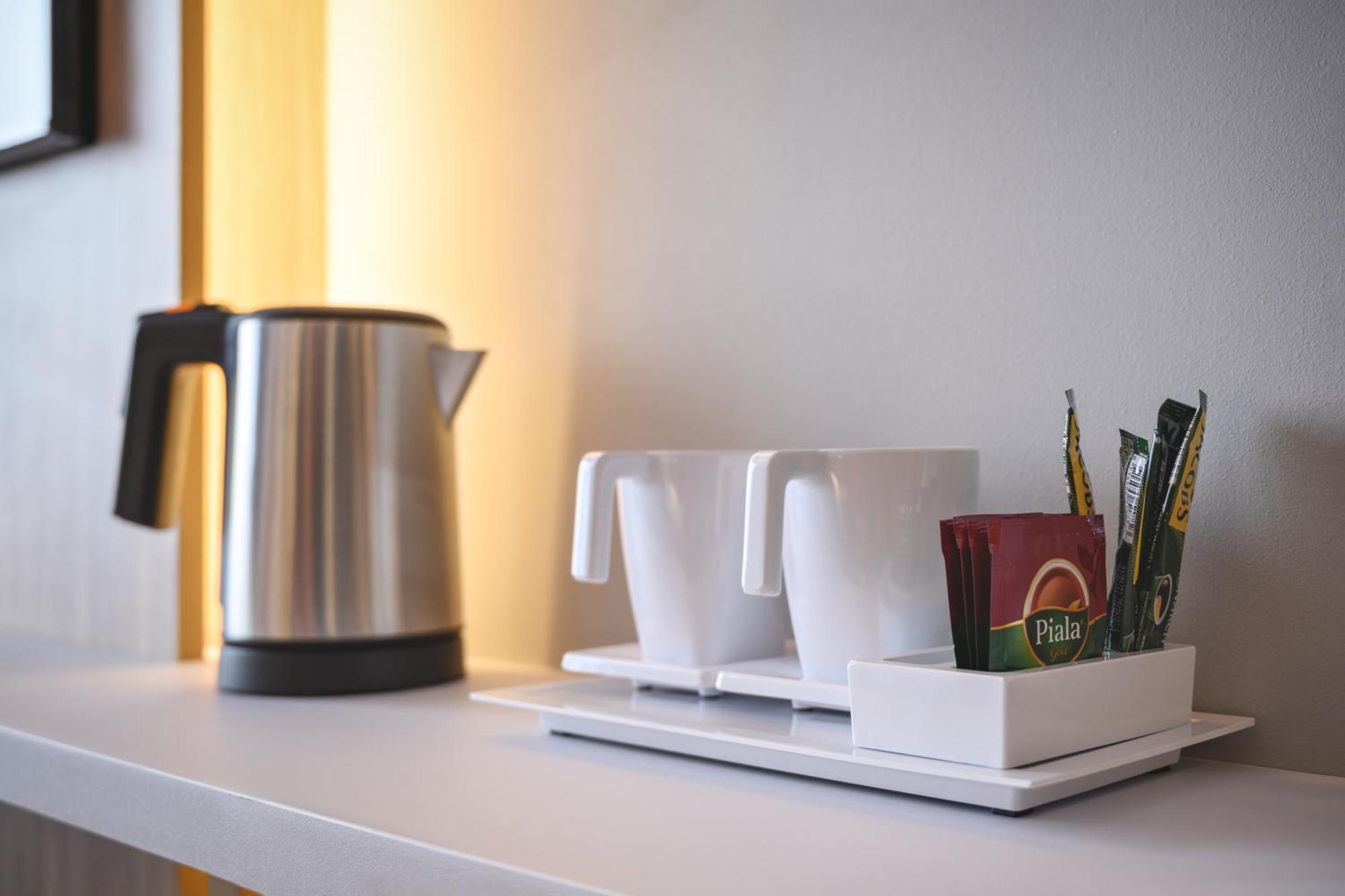 Standard Queen Room - Accessible with Free Breakfast
