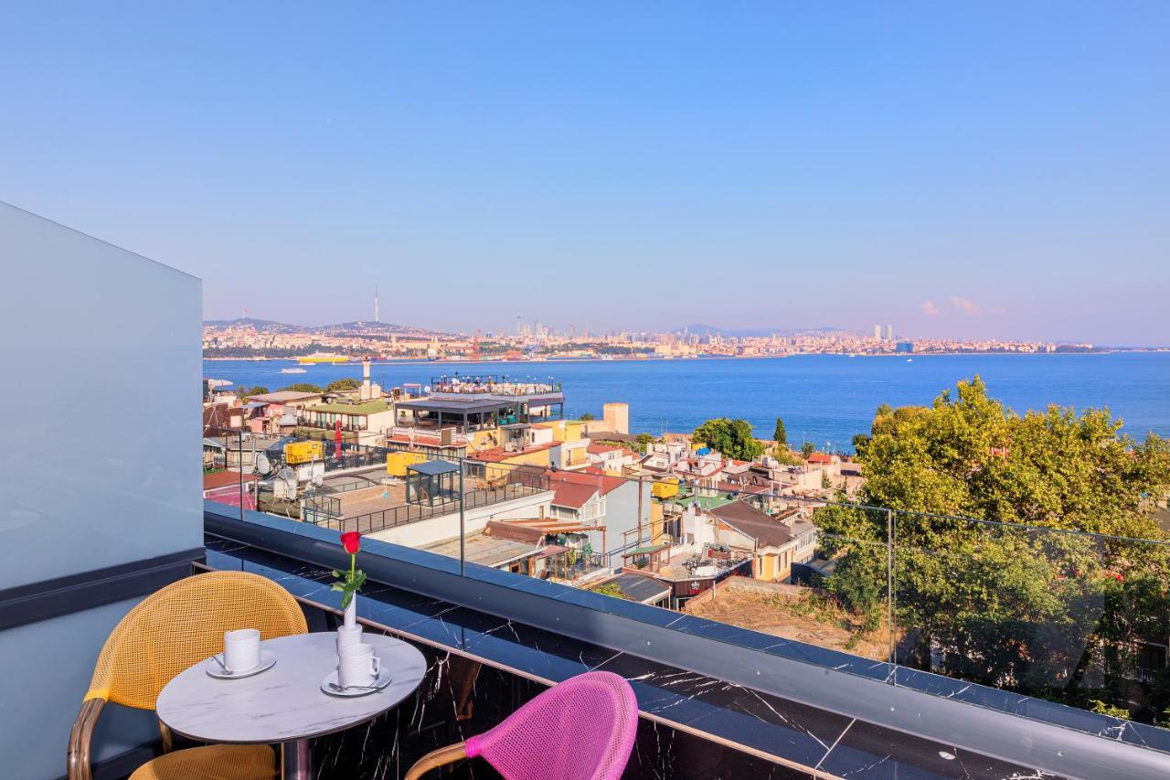 Magnaura Palace Suite with Jacuzzi and Large Terrace