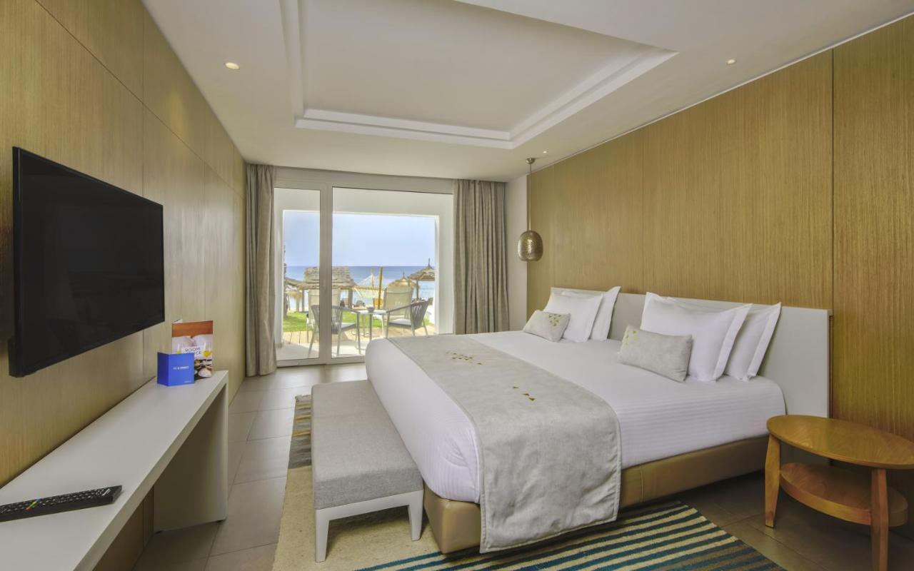 Deluxe Suite with Spa Bath