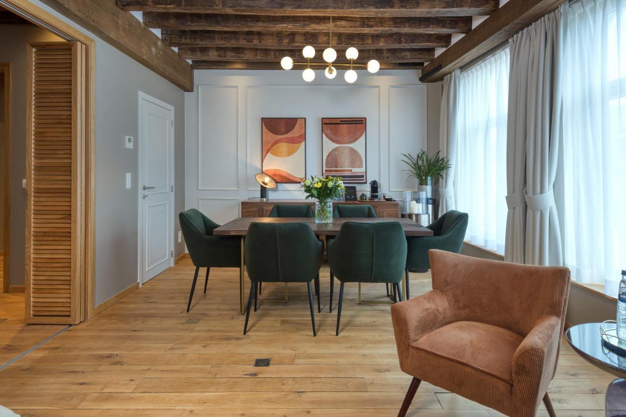 Deluxe Suite with canal view