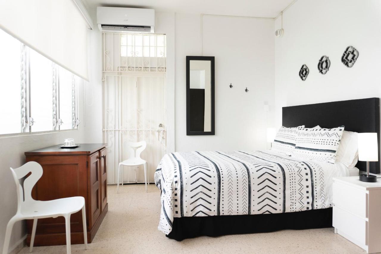 Standard Queen Room-3