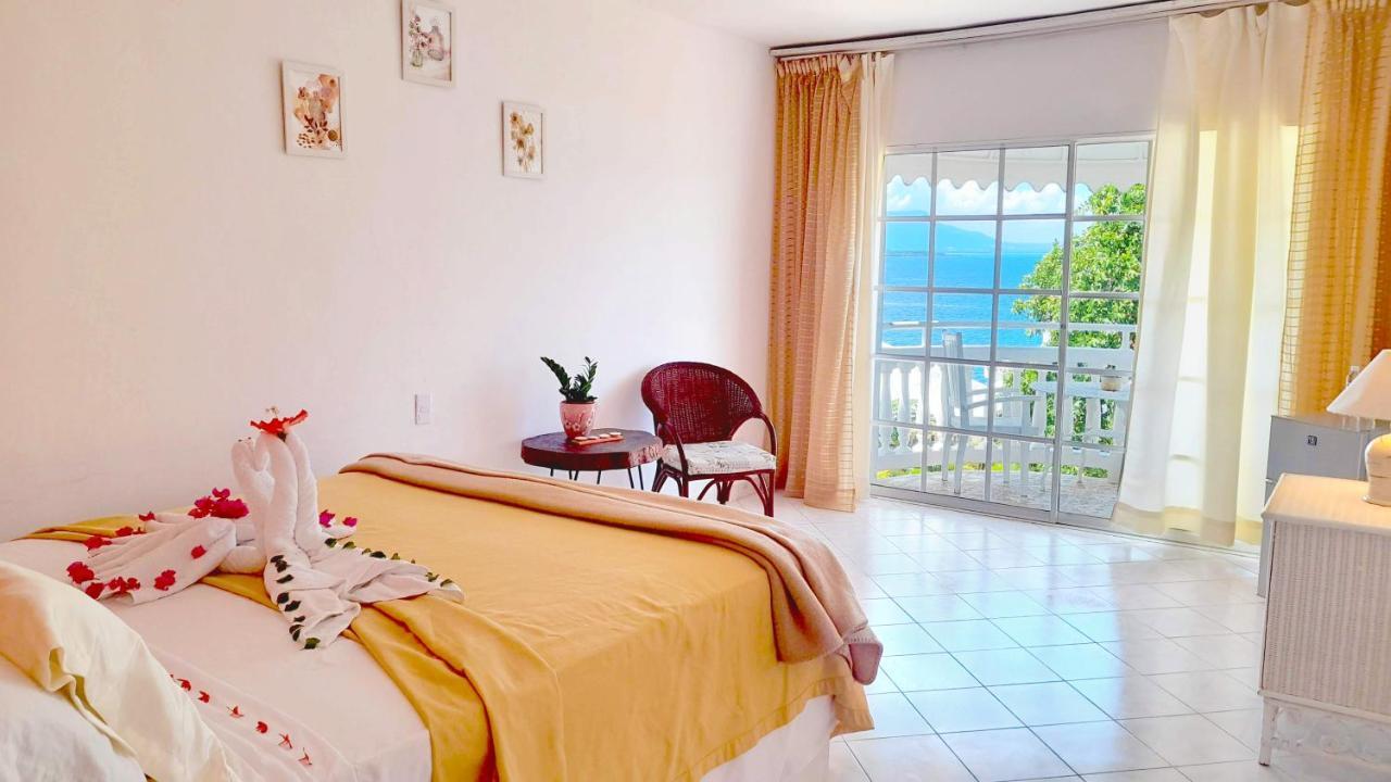 Deluxe Double Room with Balcony and Sea View