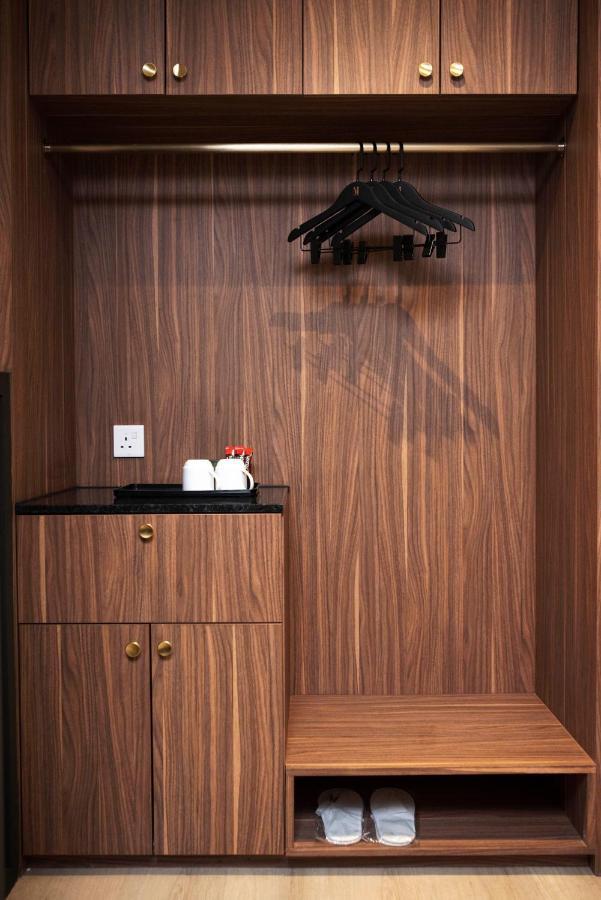Standard Queen Room (Without Window)