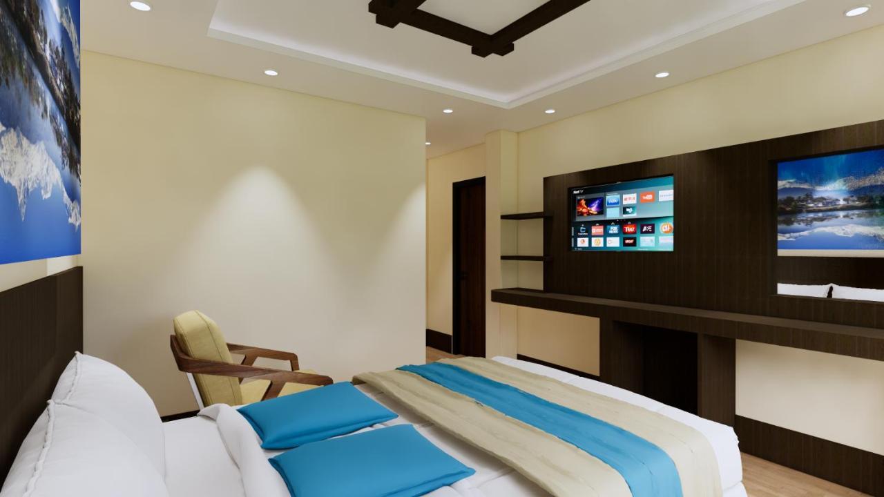 Deluxe King Room - 10% off on Food & Beverage, 15% off on Laundry, Early check-in & Late check-out by 2 hours
