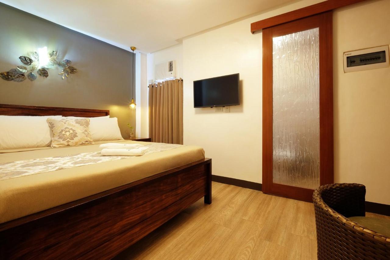 Deluxe Queen Suite