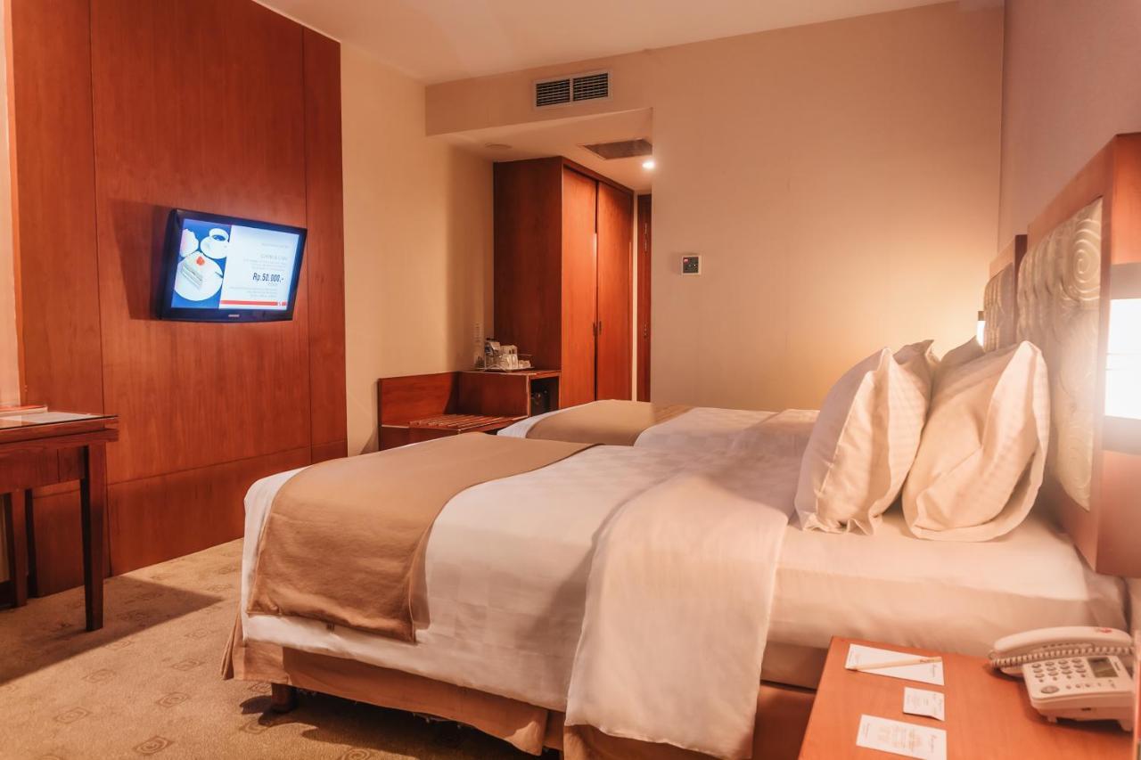 Grand Deluxe Queen Room