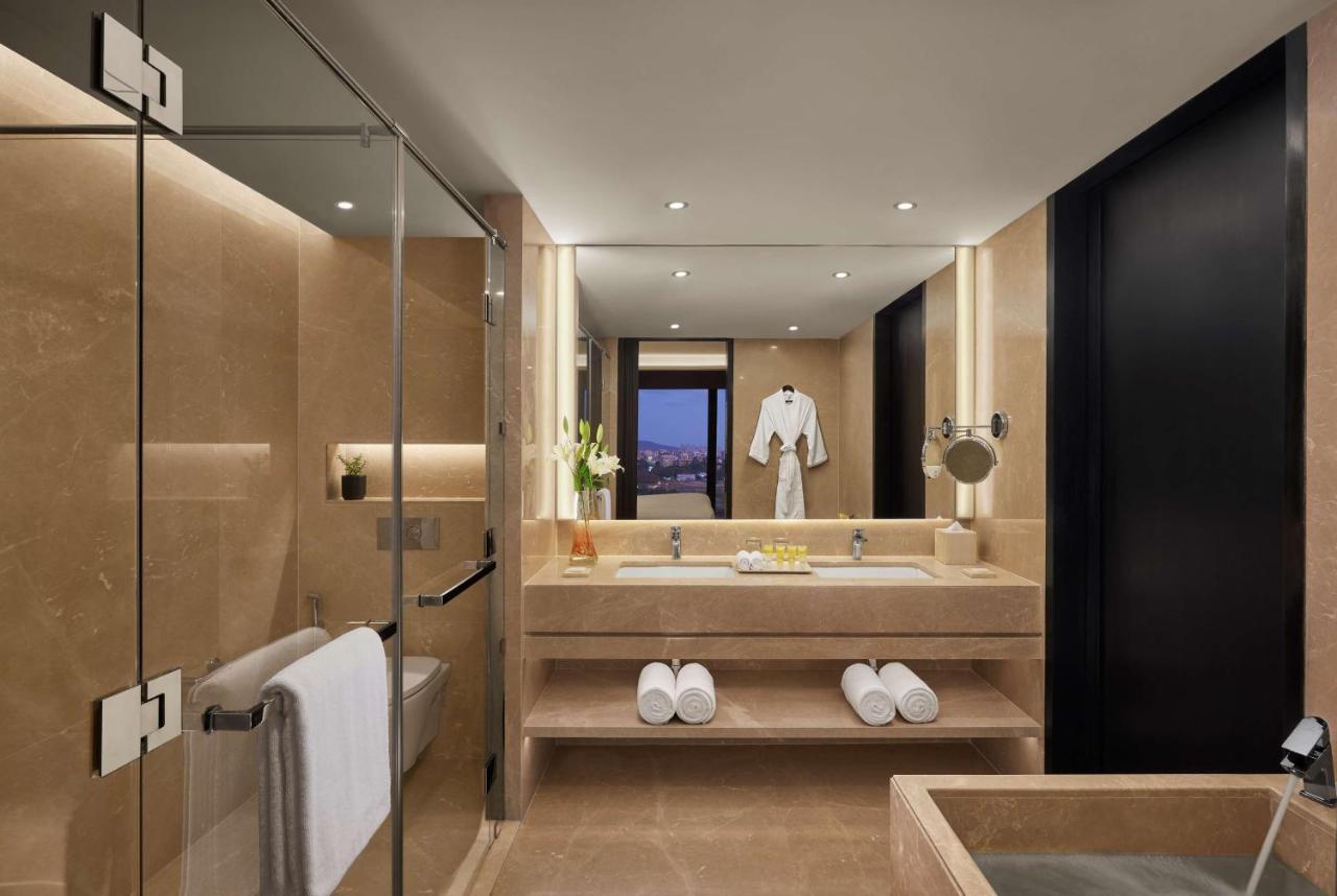 King Studio Suite