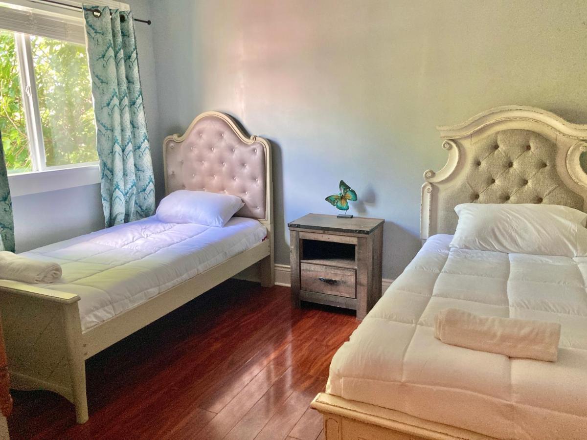 Two twin-bed Room with Ensuite Bathroom