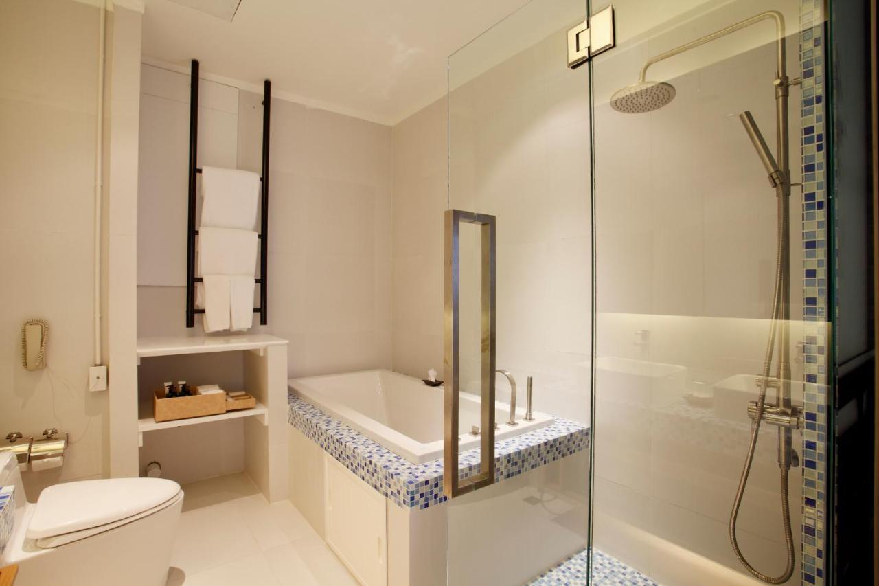 Club Suite King Bed