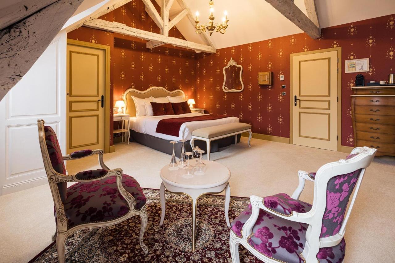 Deluxe Suite with Shower and Spa Bath