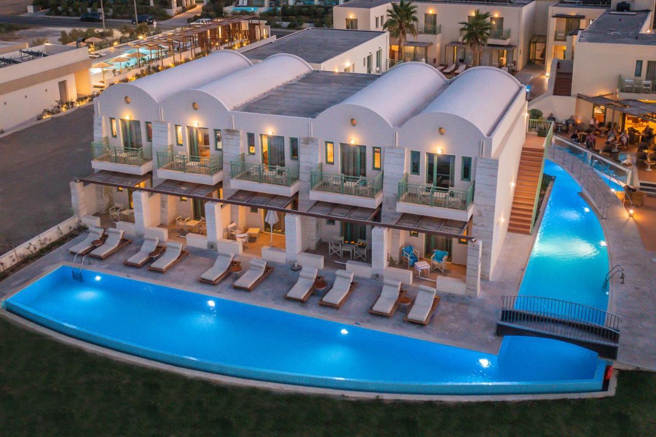Junior Suite - Sea Front with Sharing Pool