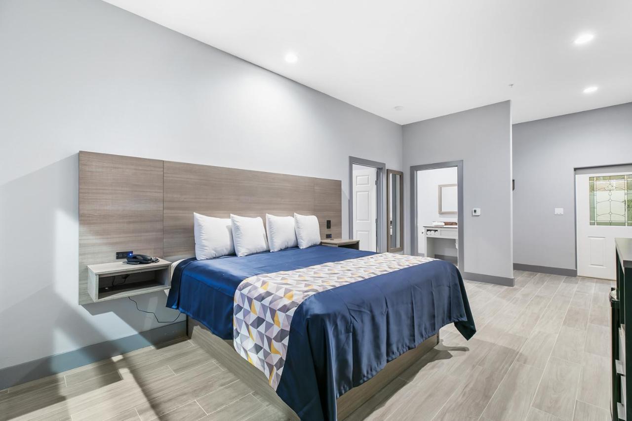 King Kitchenette Suite with Private Balcony