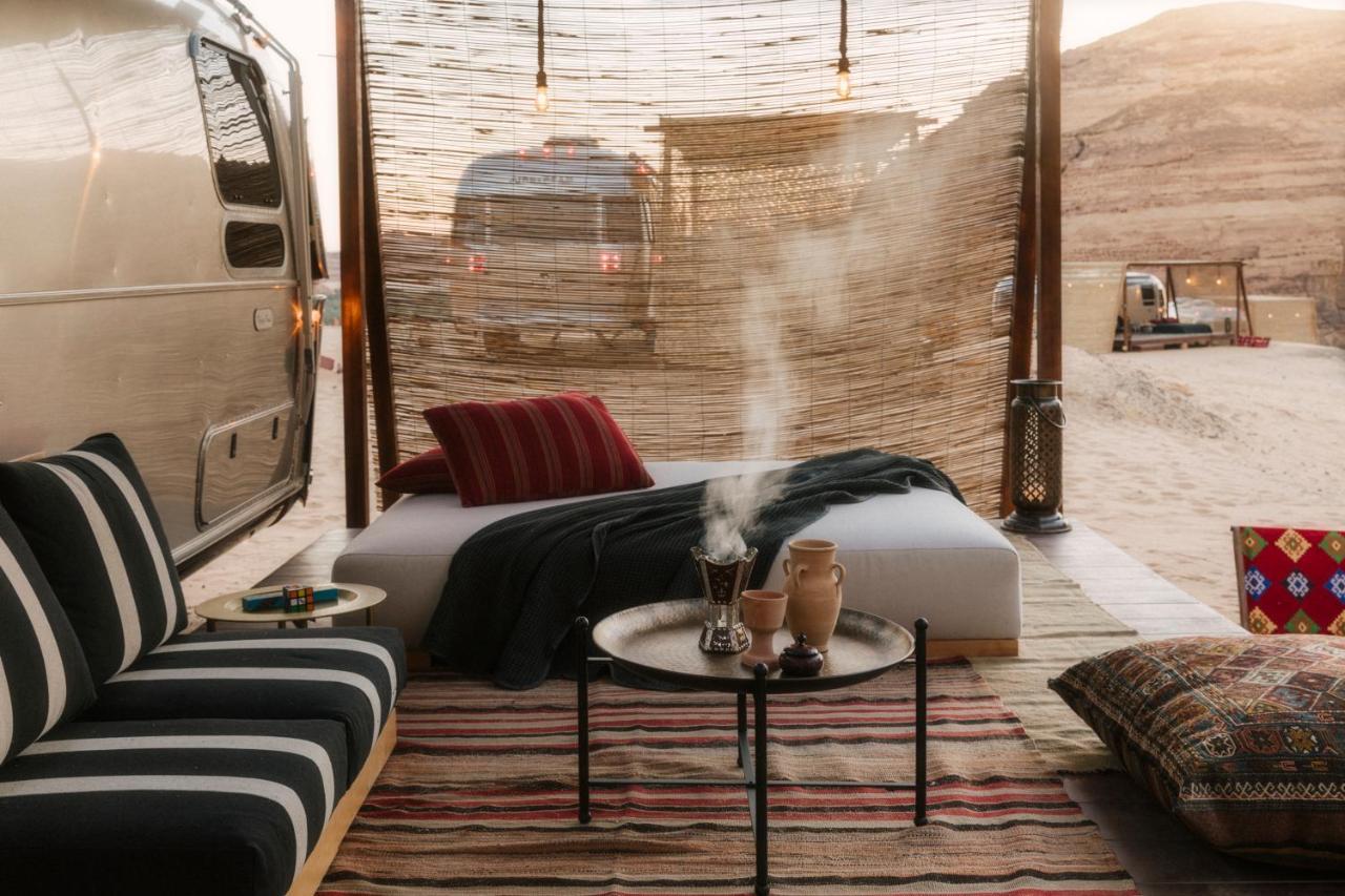 Valley Caravan, Twin