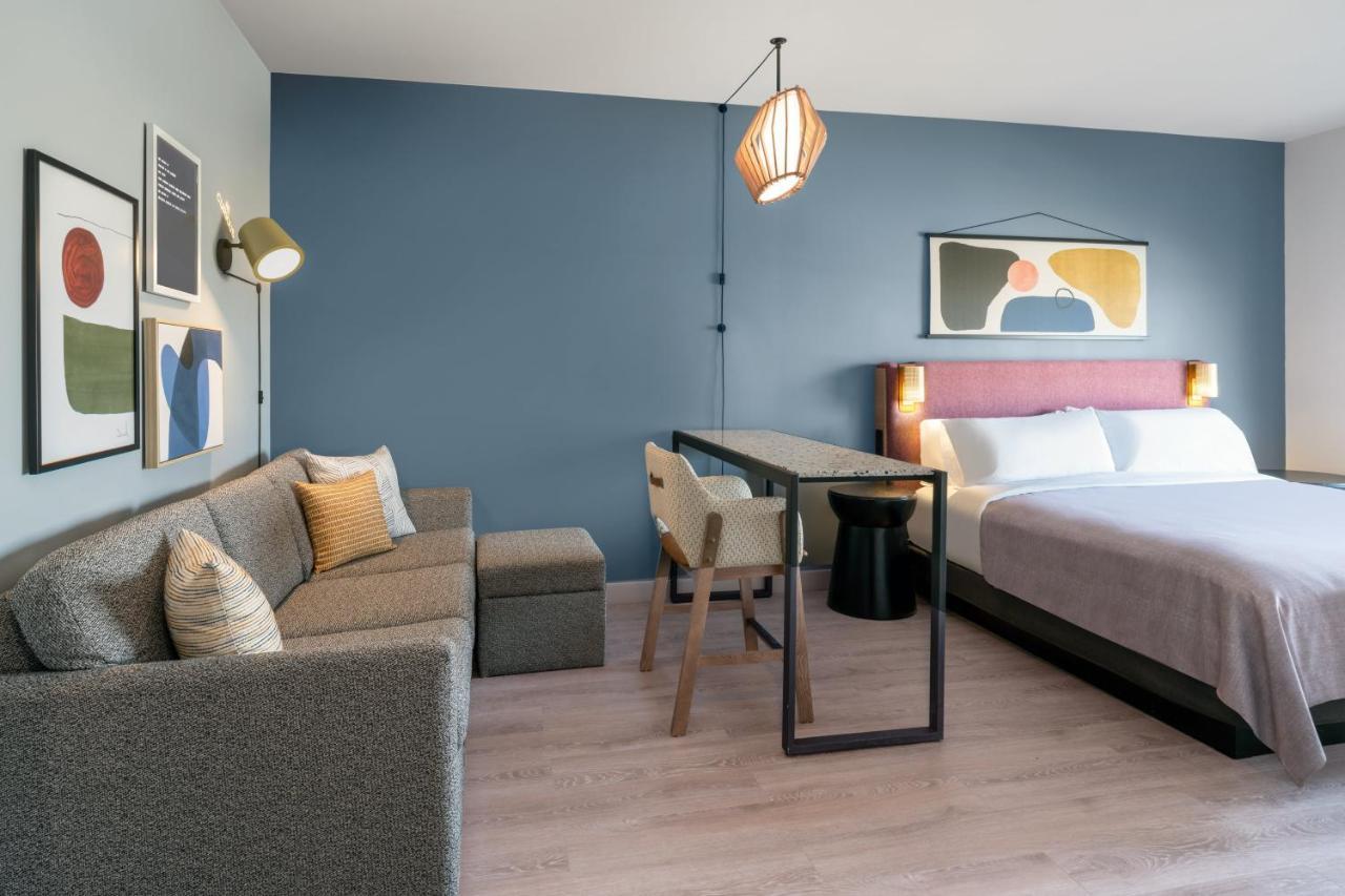 Studio King Suite with Accessible Roll-In Shower - Non-Smoking