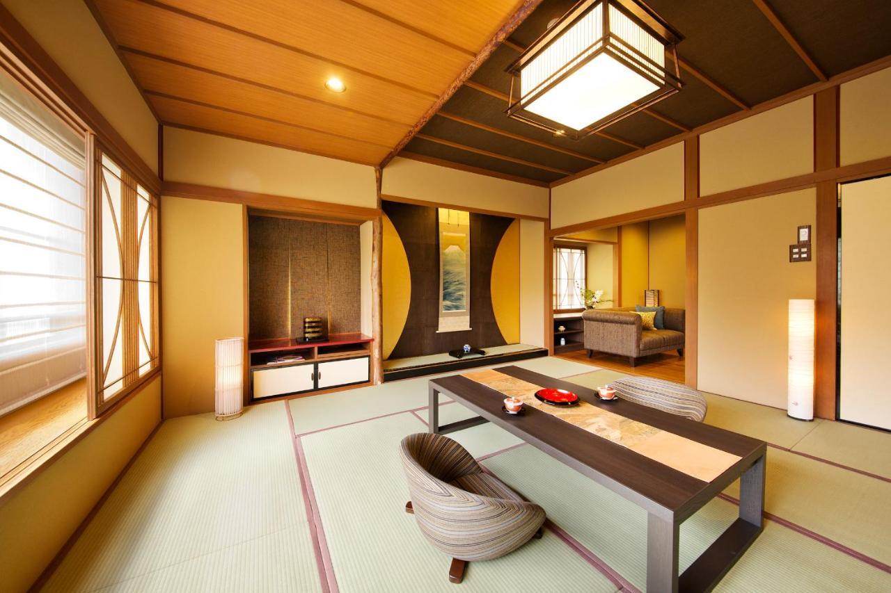 Japanese-Style Room URAKU