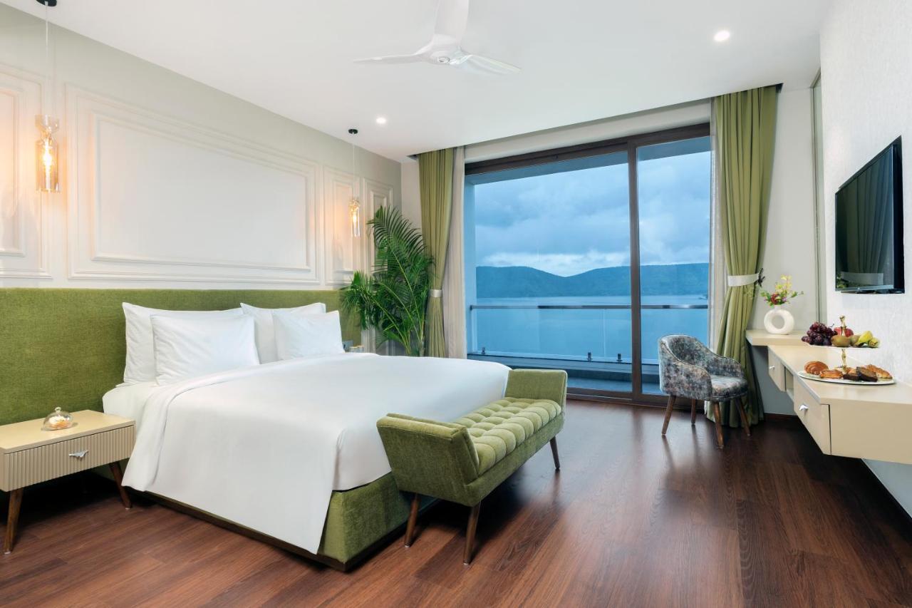 Lakefront Rooms with Balcony