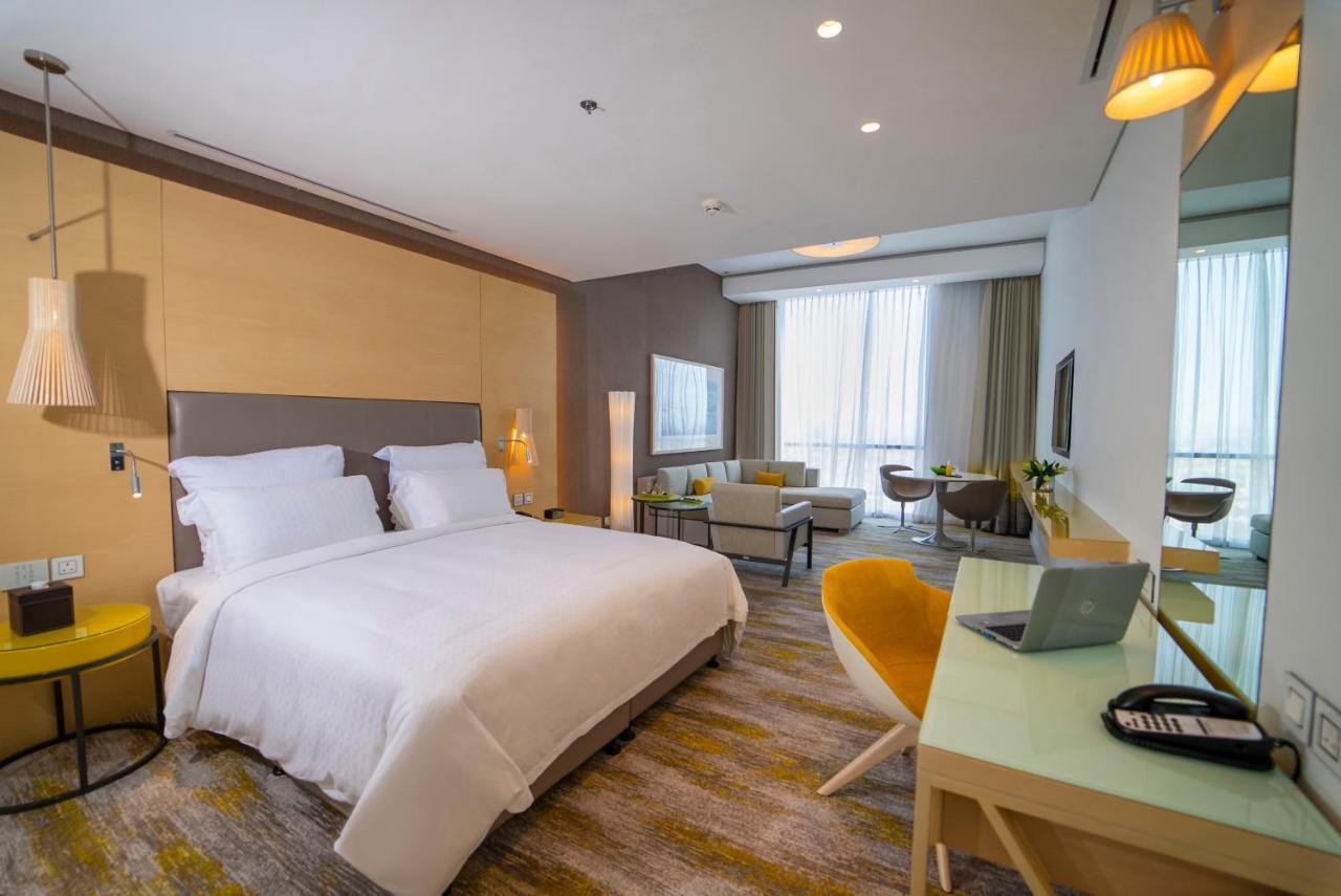 One Bedroom Suite with lounge access