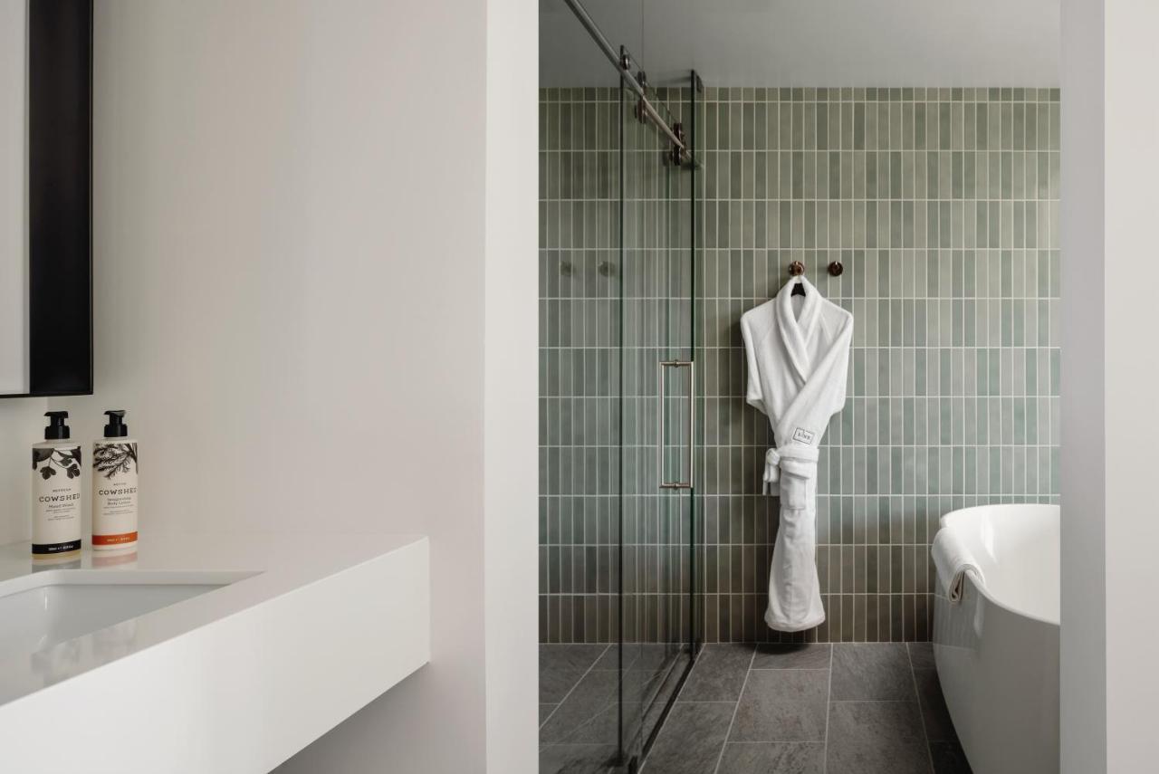 One-Bedroom Signature King Suite