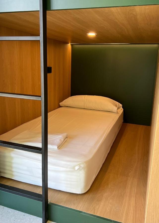 Bed in 10-Bed Mixed Dormitory Room with Sink