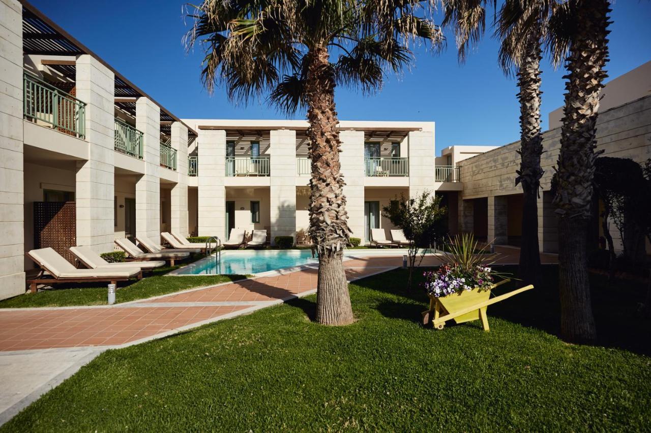 Superior Double Room with Garden View and Sharing Pool