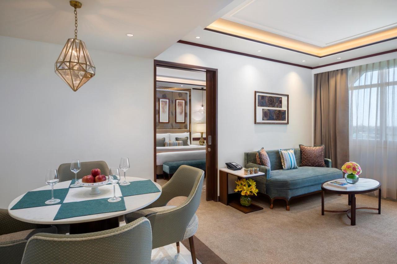 SeleQtions Suite Taj Mahal King Bed With One Way Airport transfer, 15% discount on F&B, Spa & Laundry