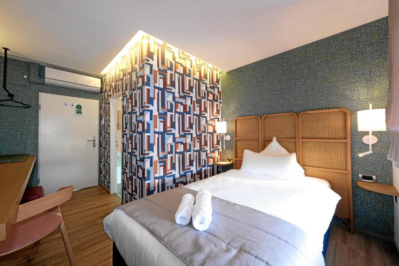 Standard Room with Frenchsize Bed