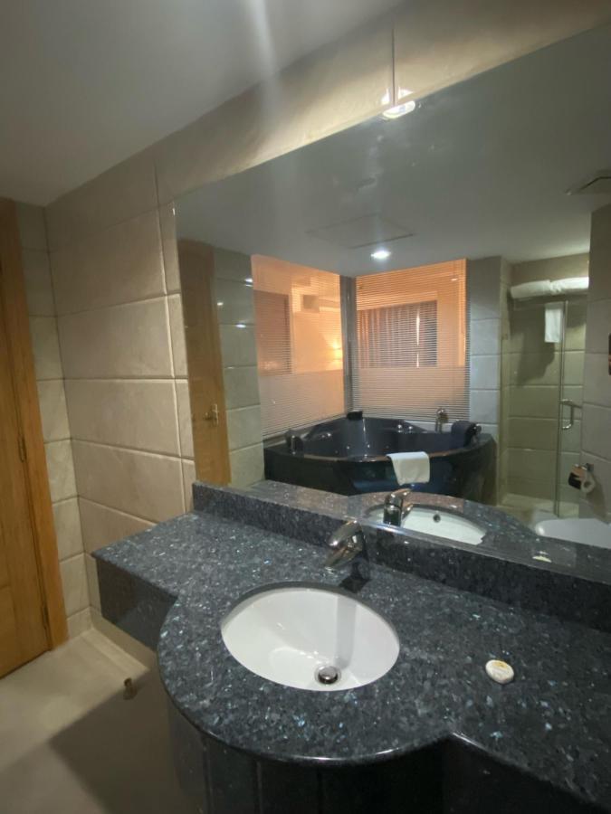 King Room with Spa Bath