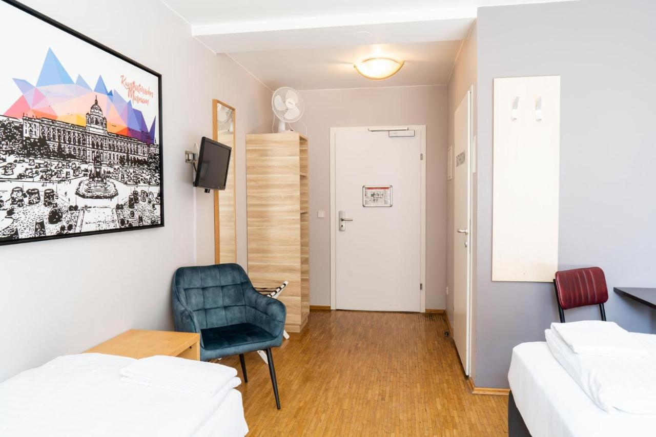 Single Bed in Mixed Dormitory Room