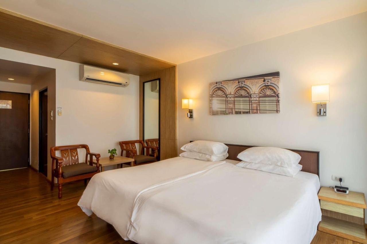 Deluxe King Room with Garden View - Non-Smoking