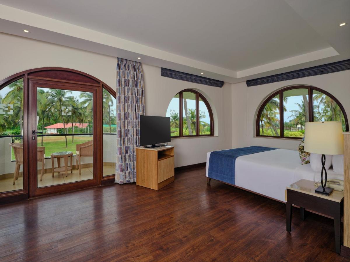 Premium King Room with Ocean View - Smoking
