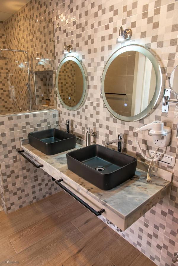 Deluxe Suite with Spa Bath