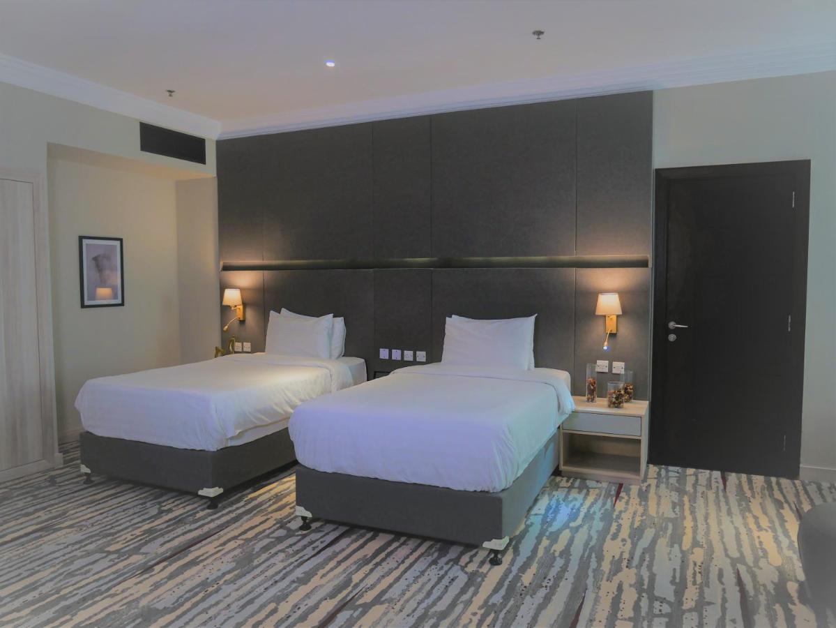 Classy Room with Two Single Beds and City/Pool View - Non-Smoking