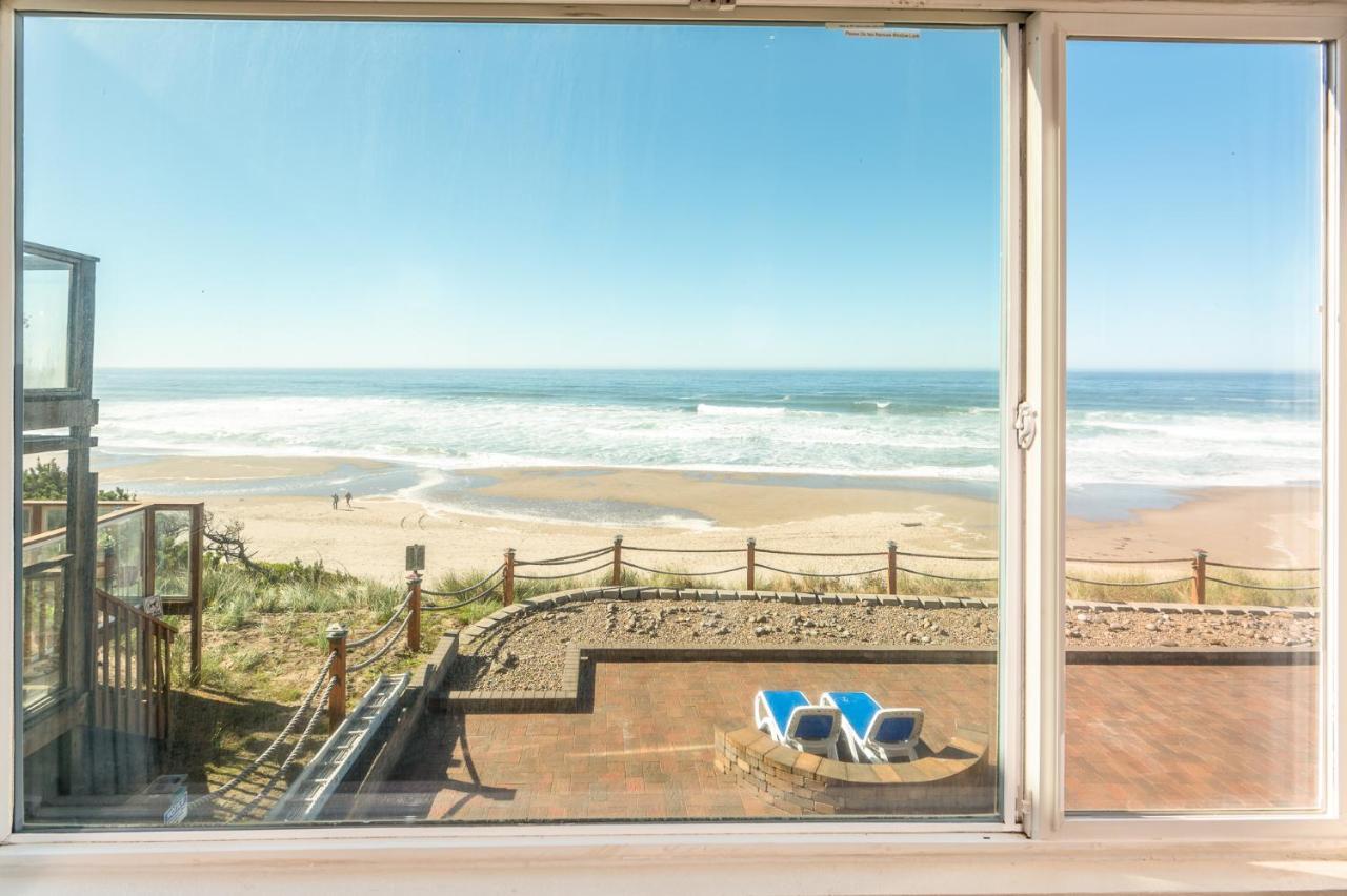 One Bedroom Suite, King Bed, Kitchen, Ocean View, Deck, Lower Floor
