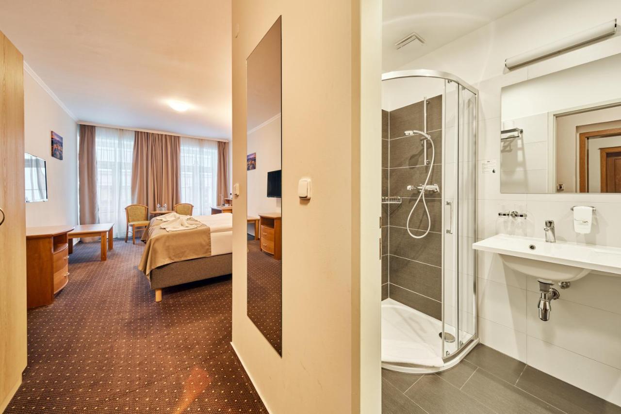 Double Room with Extra Bed ***
