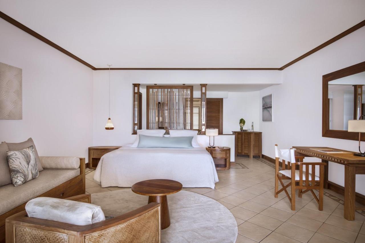 Junior Suite Beachfront (2 Adults + 1 Child)