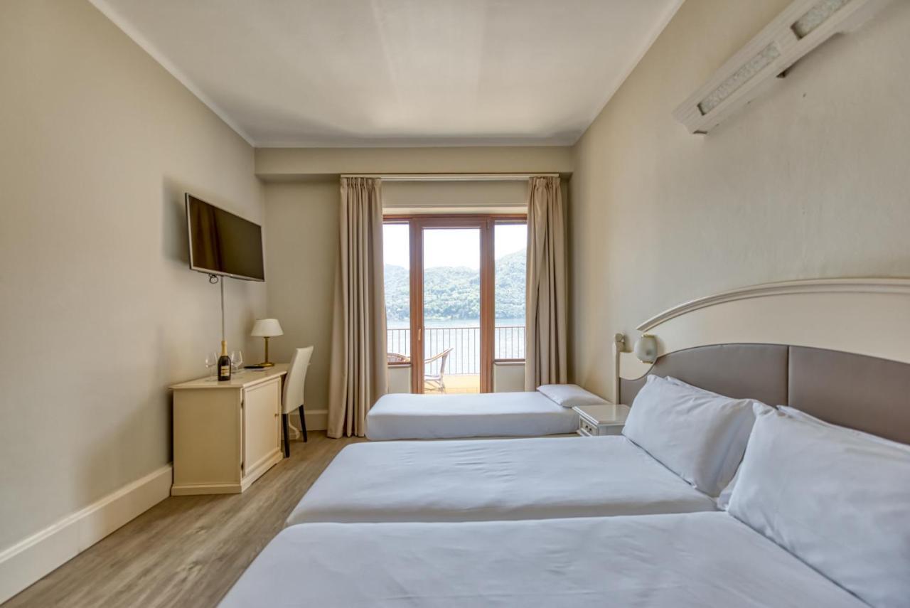 Triple Room with Lake View and Balcony