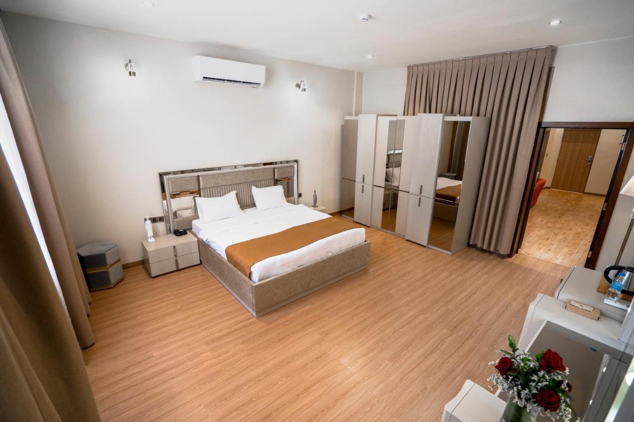 Deluxe King Suite