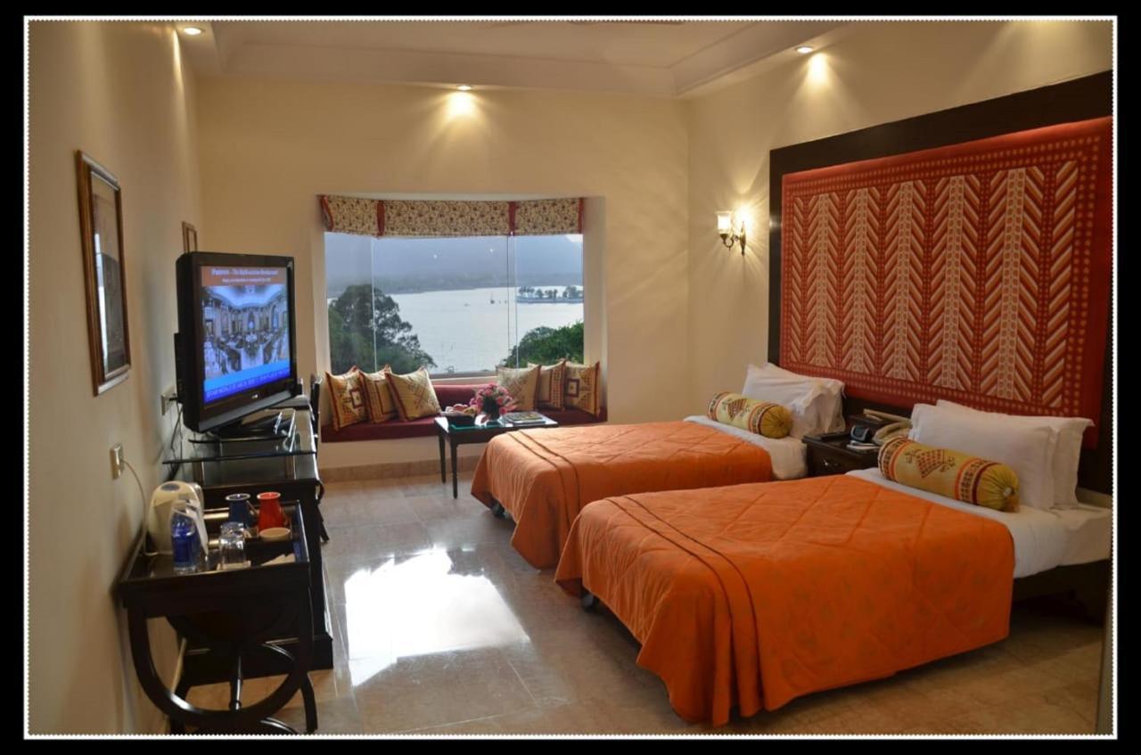 Deluxe Twin Room with Lake View ( Enjoy 15% Discount F&B,SPA & Laundry till 30th Sept)