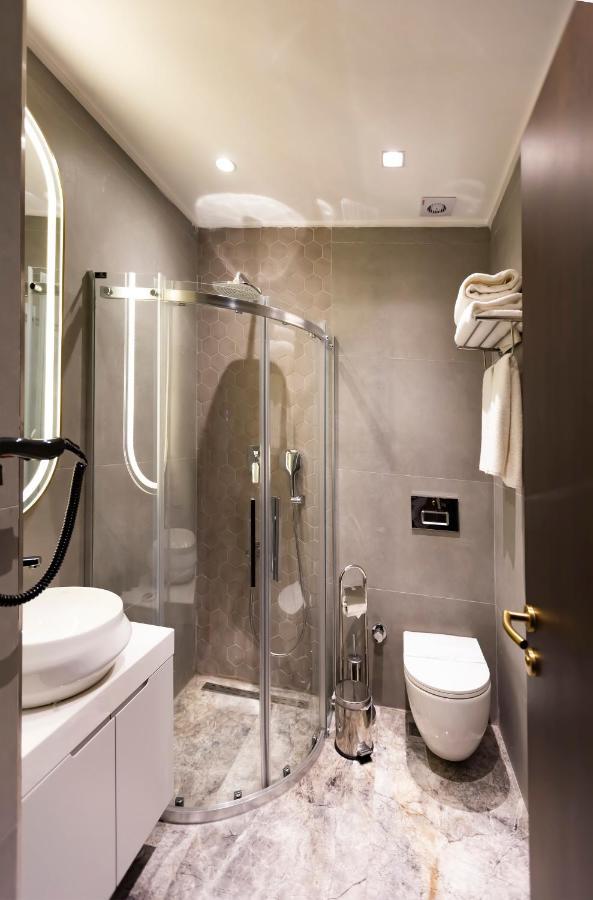 Superior Double Room with Partial Sea View