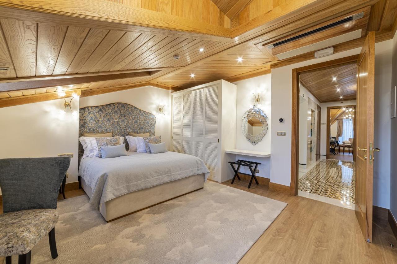 Deluxe Room with Valley View